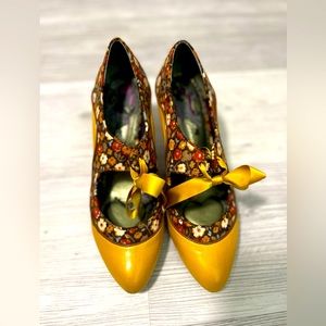 Beautiful poetic license shoes